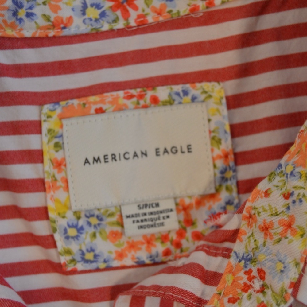 American Eagle Red & White‎ Pinstriped Cropped Button Down Blouse, Small - Picture 3 of 11